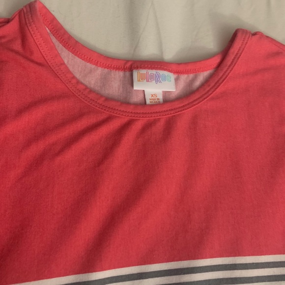 SOLD LuLaroe Melissa Top - Picture 4 of 9